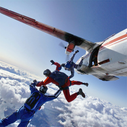 самостоятельный прыжок с парашютом с 4000 метров - первый уровень AFF