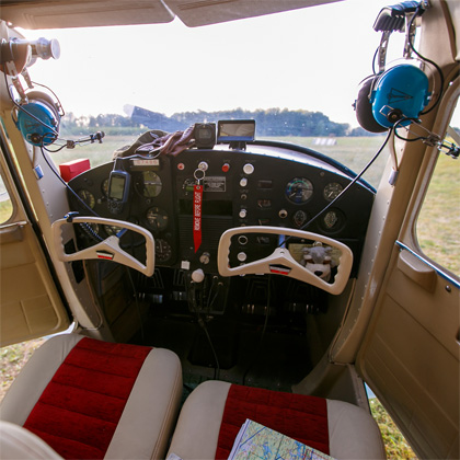 кабина самолёта Cessna-150