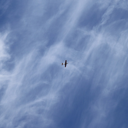 Як-52 на фоне облаков