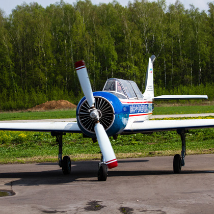 пилотажный аэроплан Як-52
